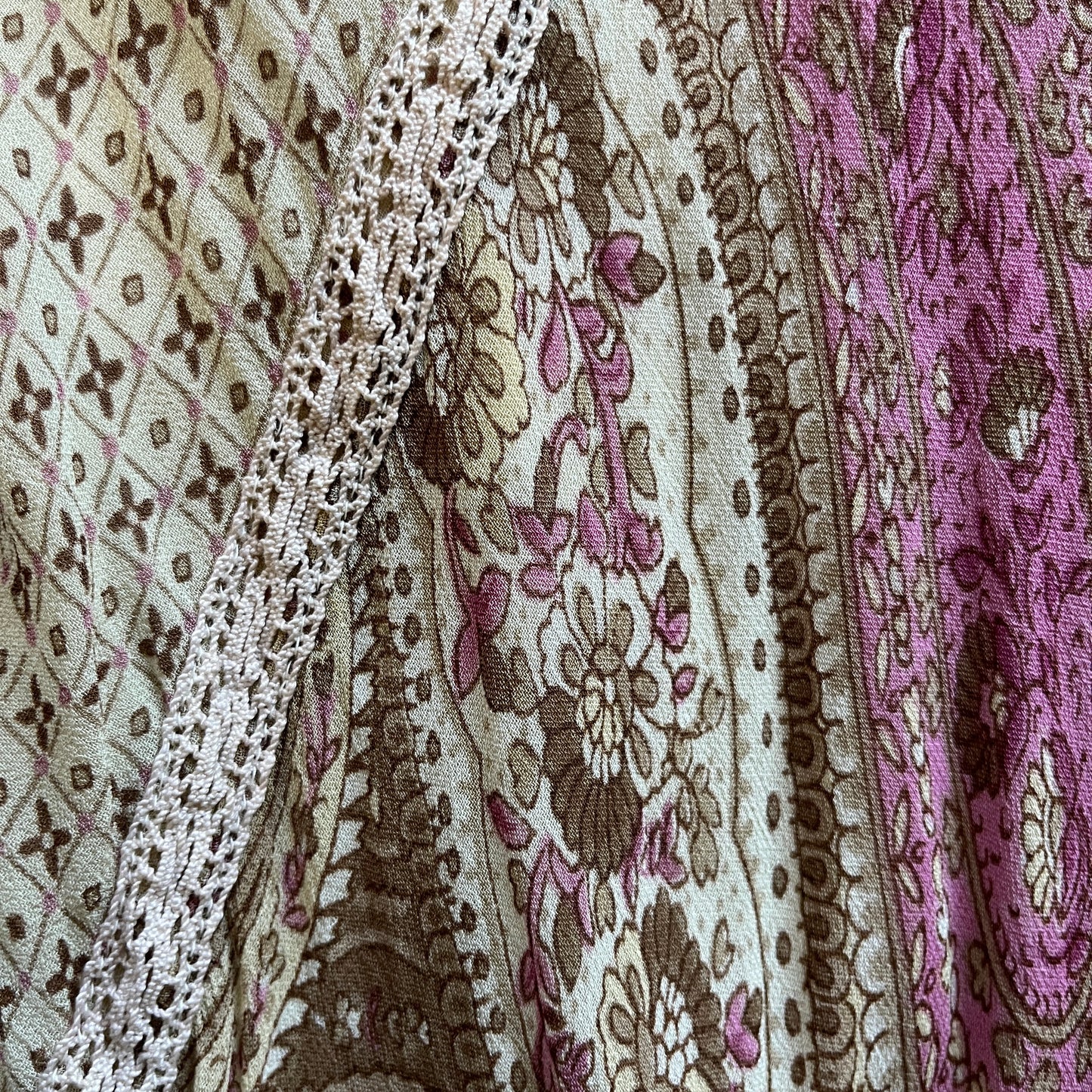 Robe longue bohème rose et beige
