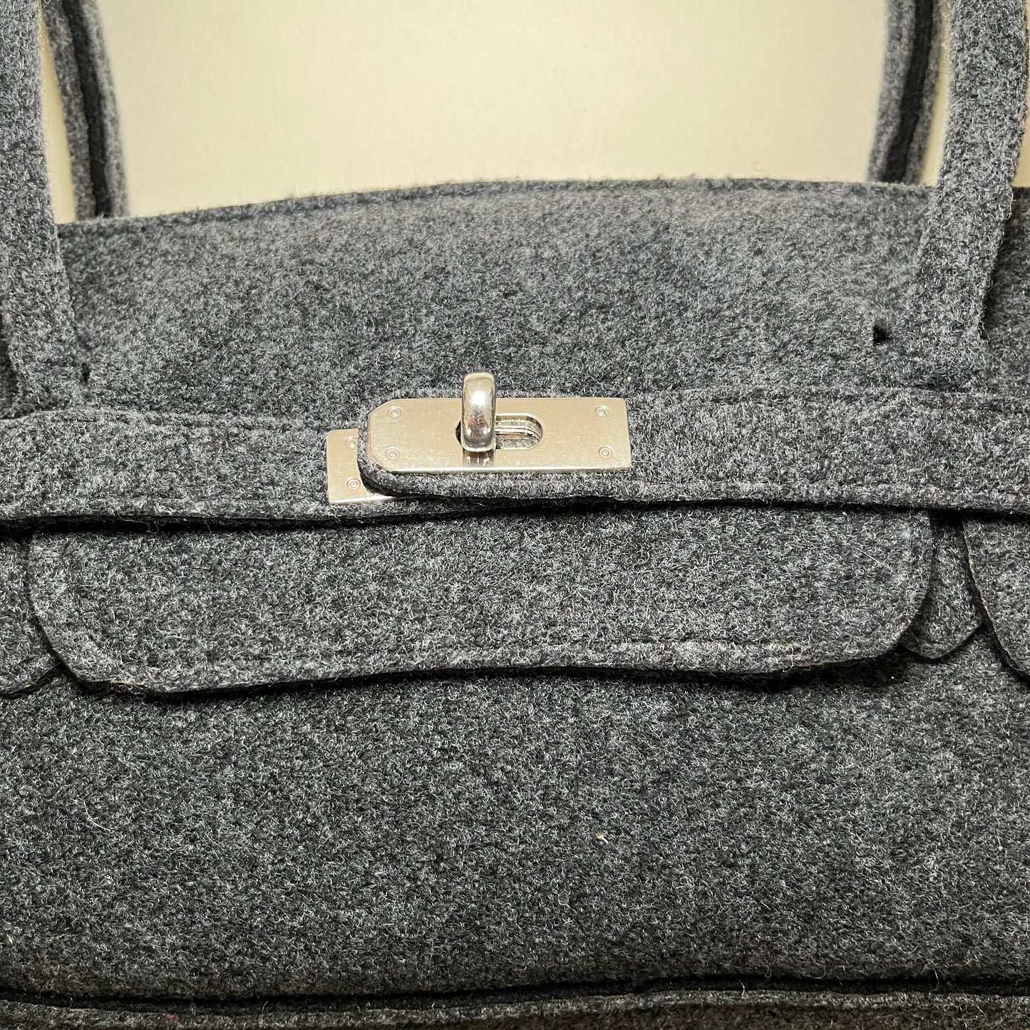 Sac baguette en feutrine gris