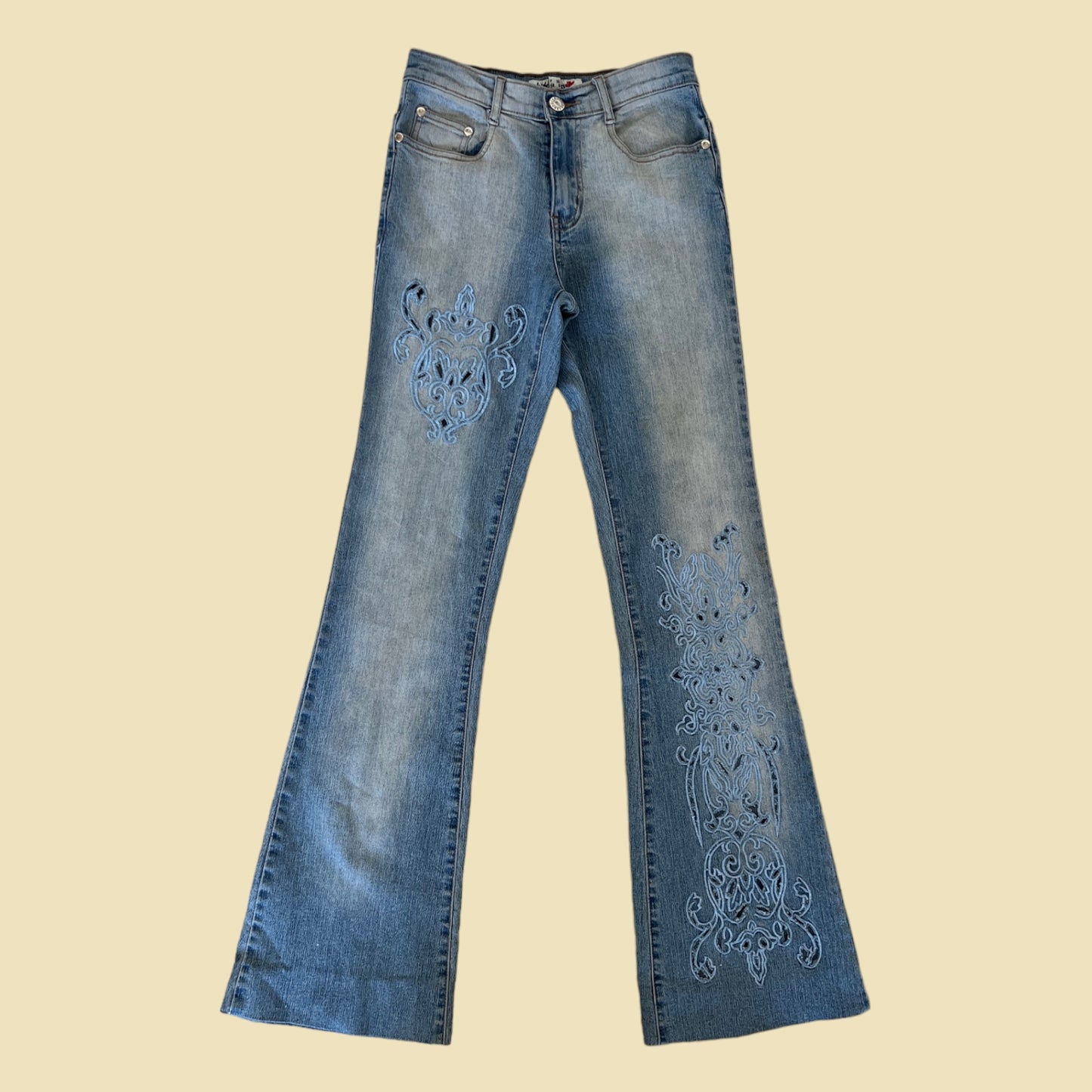 Jean flare motif broderie ajourée