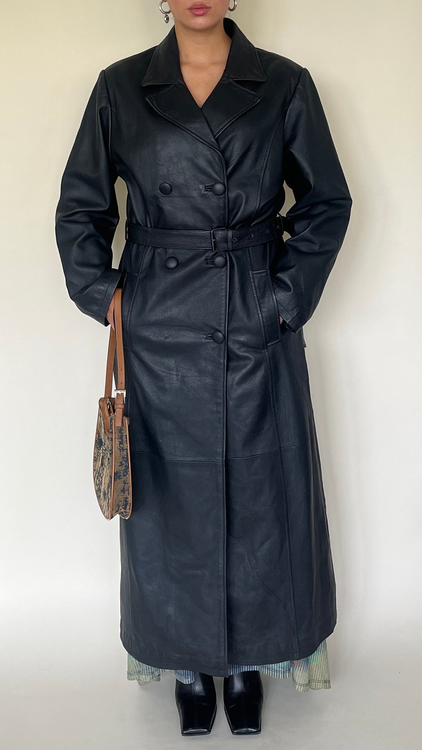 Trench long en cuir noir