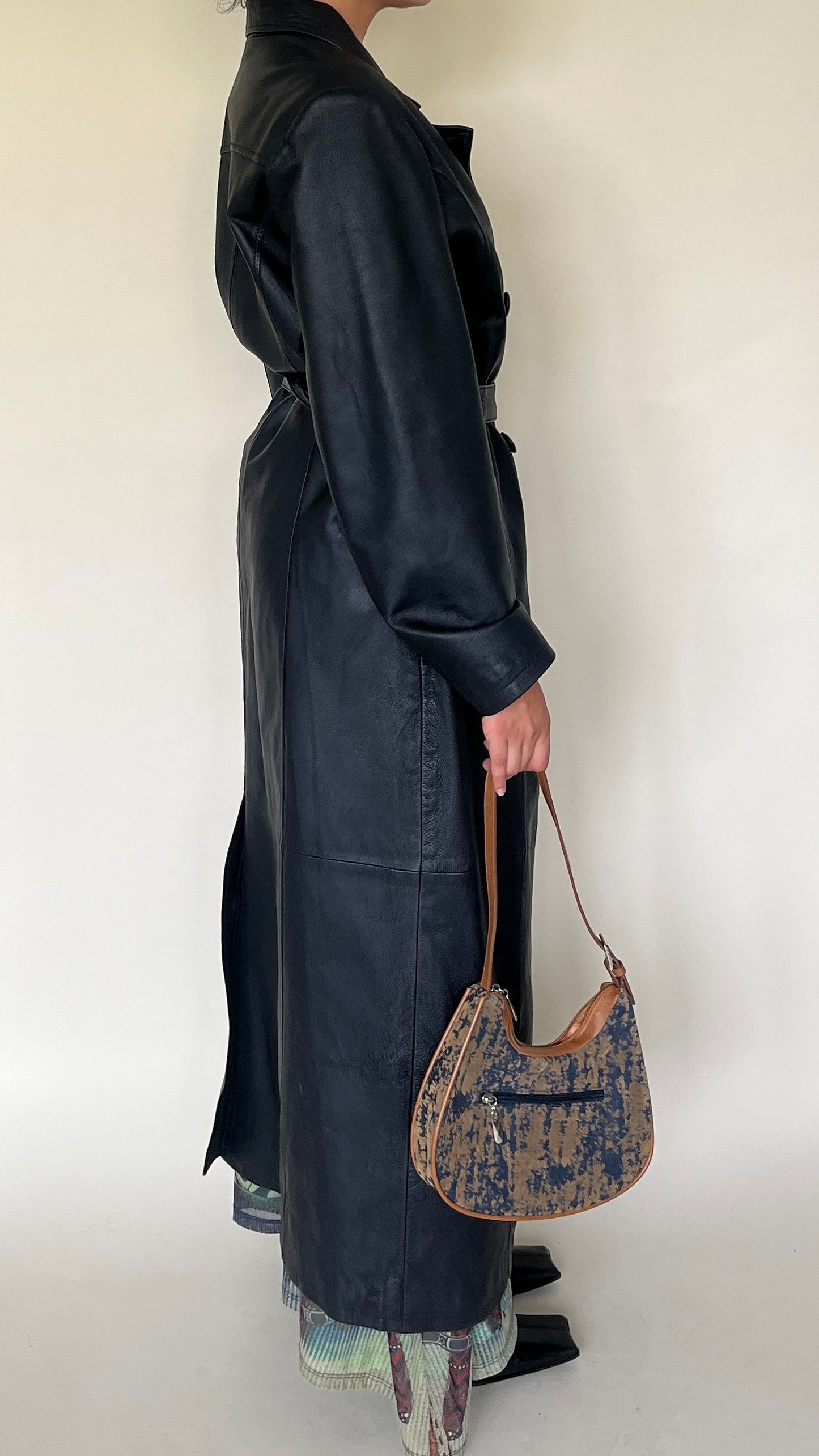 Trench long en cuir noir