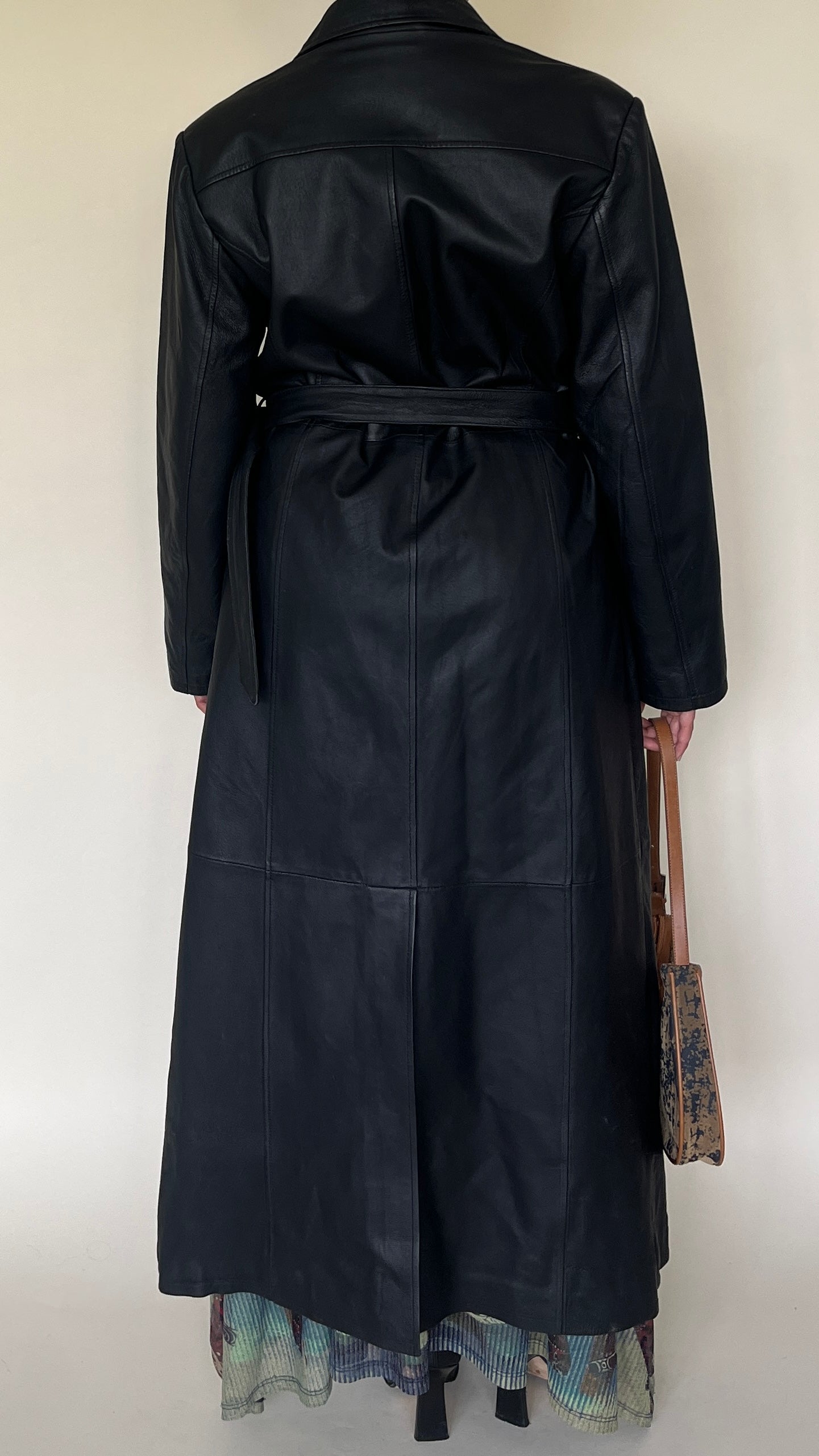 Trench long en cuir noir