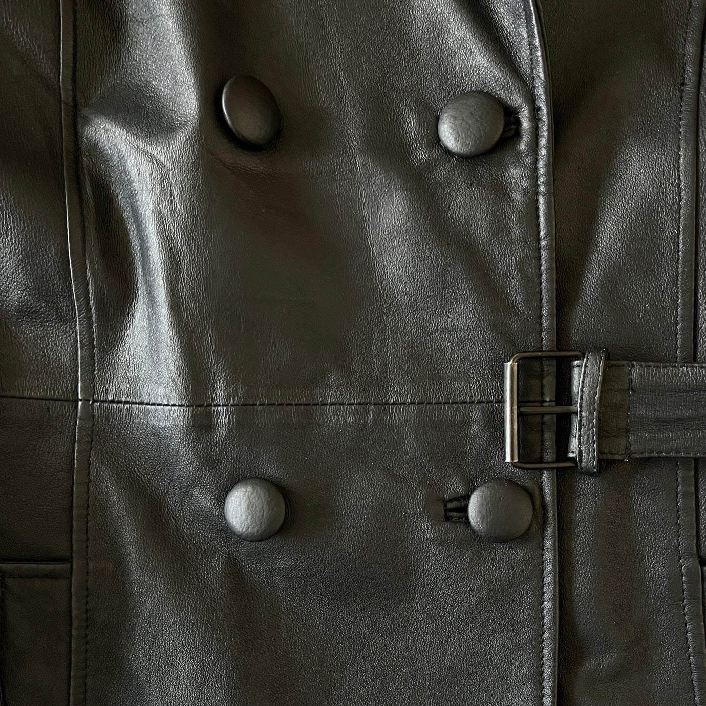 Trench long en cuir noir