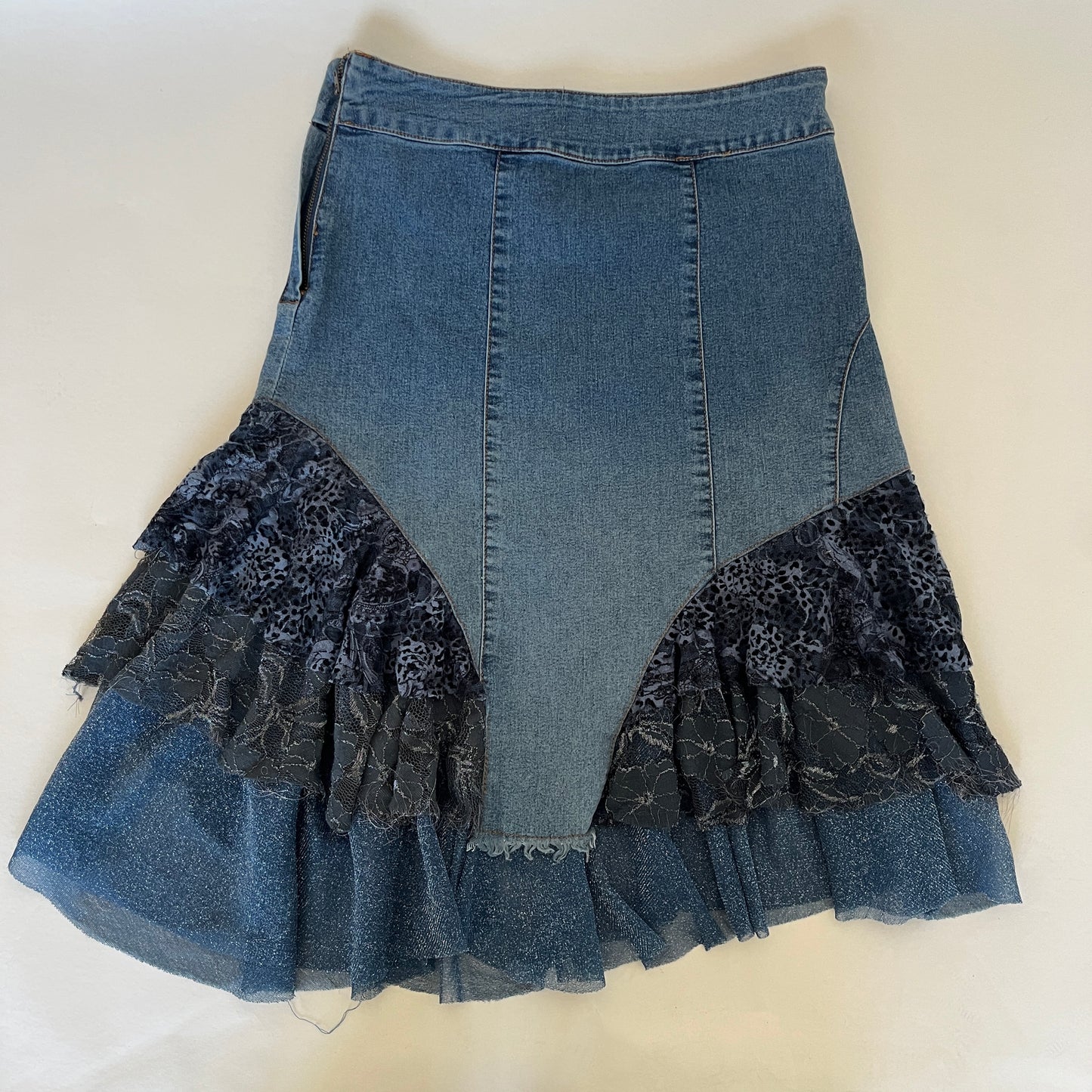 Jupe boho à perles et dentelle en denim bleu