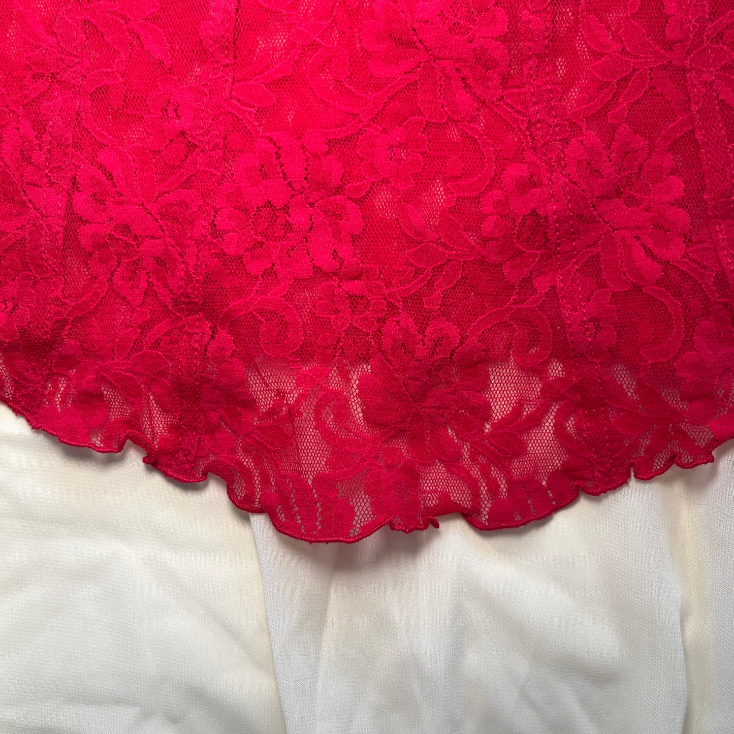 Top romantique effet corset en dentelle rouge