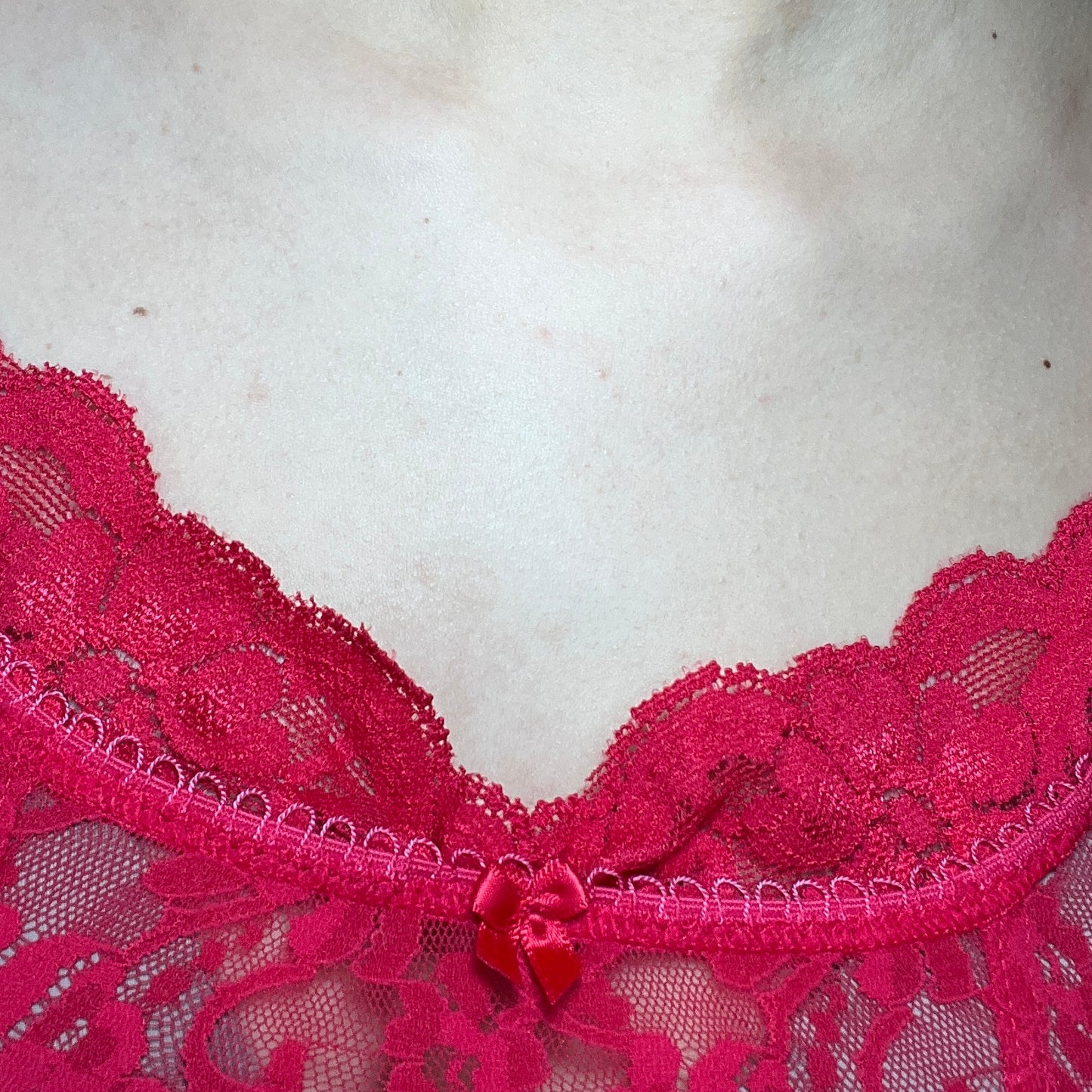 Top romantique effet corset en dentelle rouge