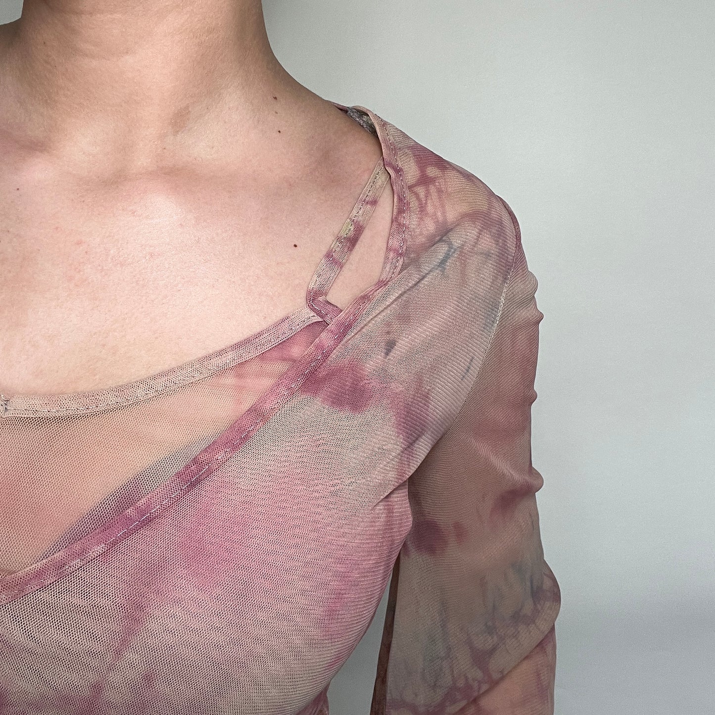 Top féerique en mesh marble beige vieux rose