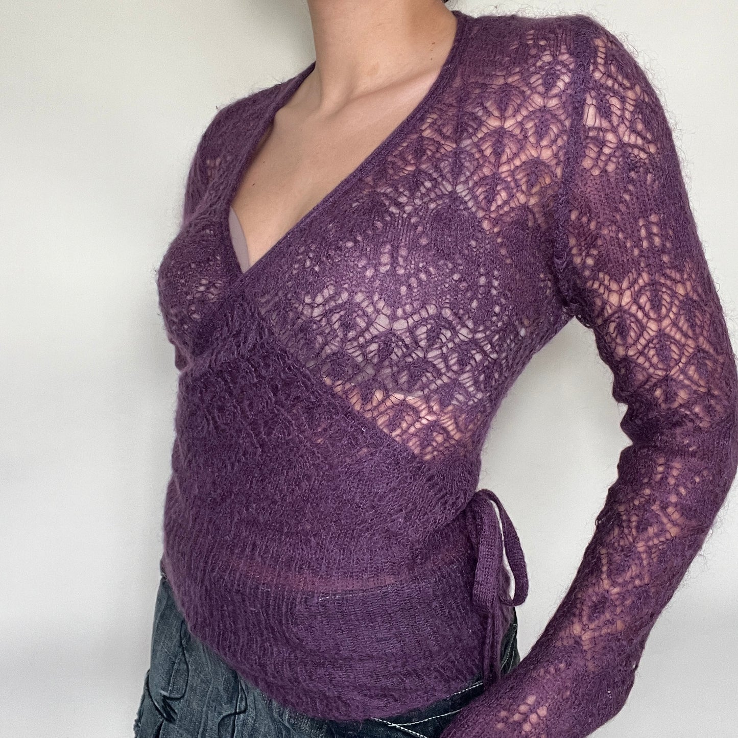 Pull cache coeur ajouré en mohair violet