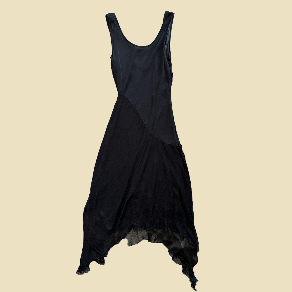 Robe noire fluide romantique