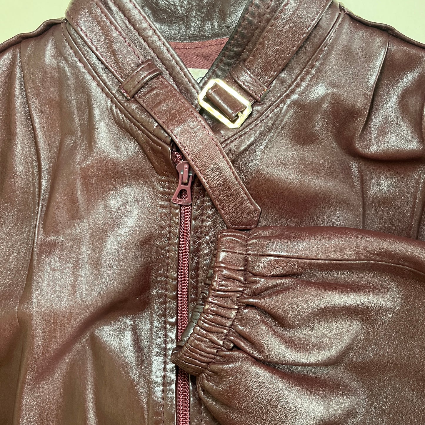 Veste bomber en cuir bordeaux