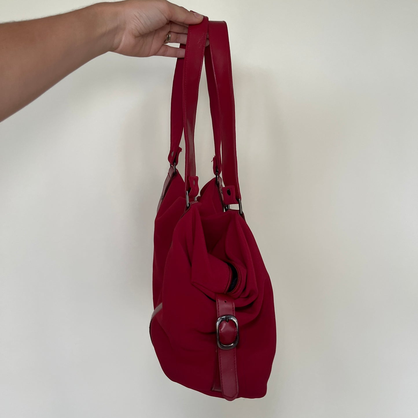 Sac à boucle métallique rouge