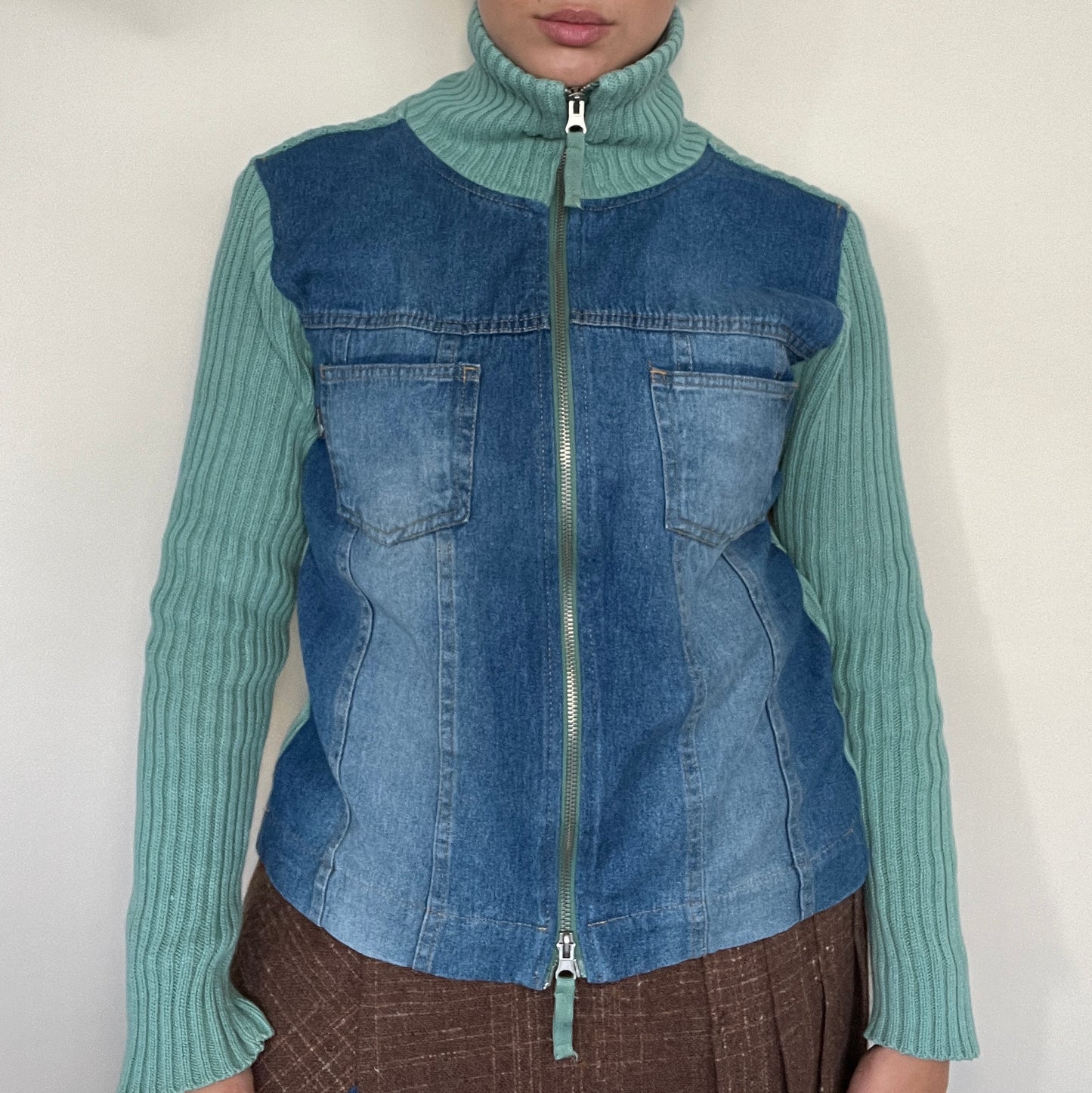 Veste zippée en denim et maille côtelée