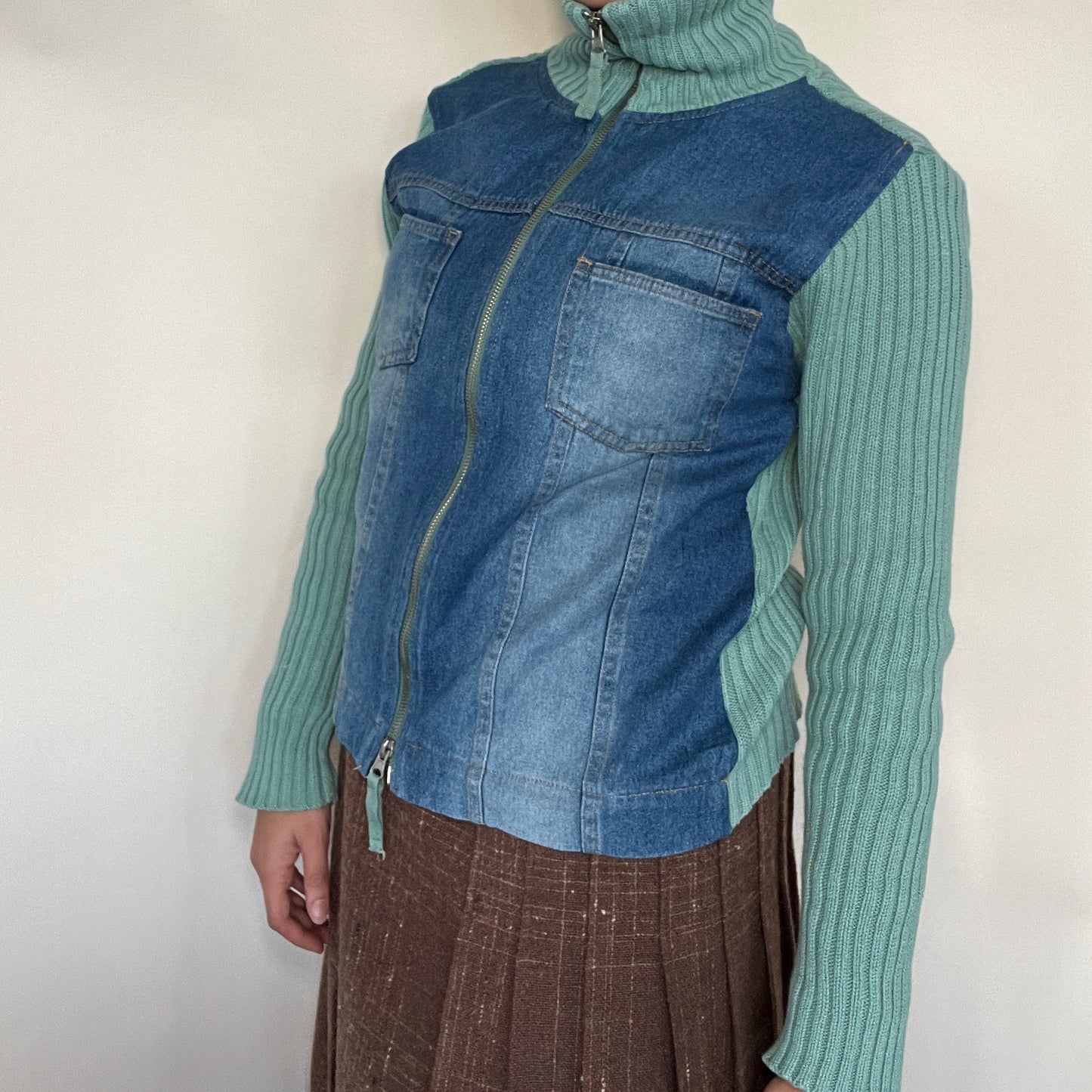 Veste zippée en denim et maille côtelée