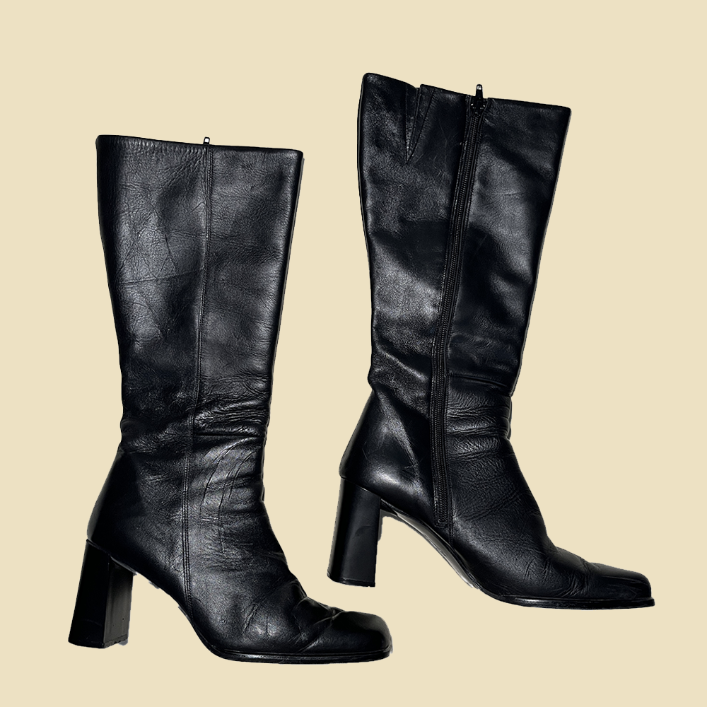 Bottes en cuir noir bout carré