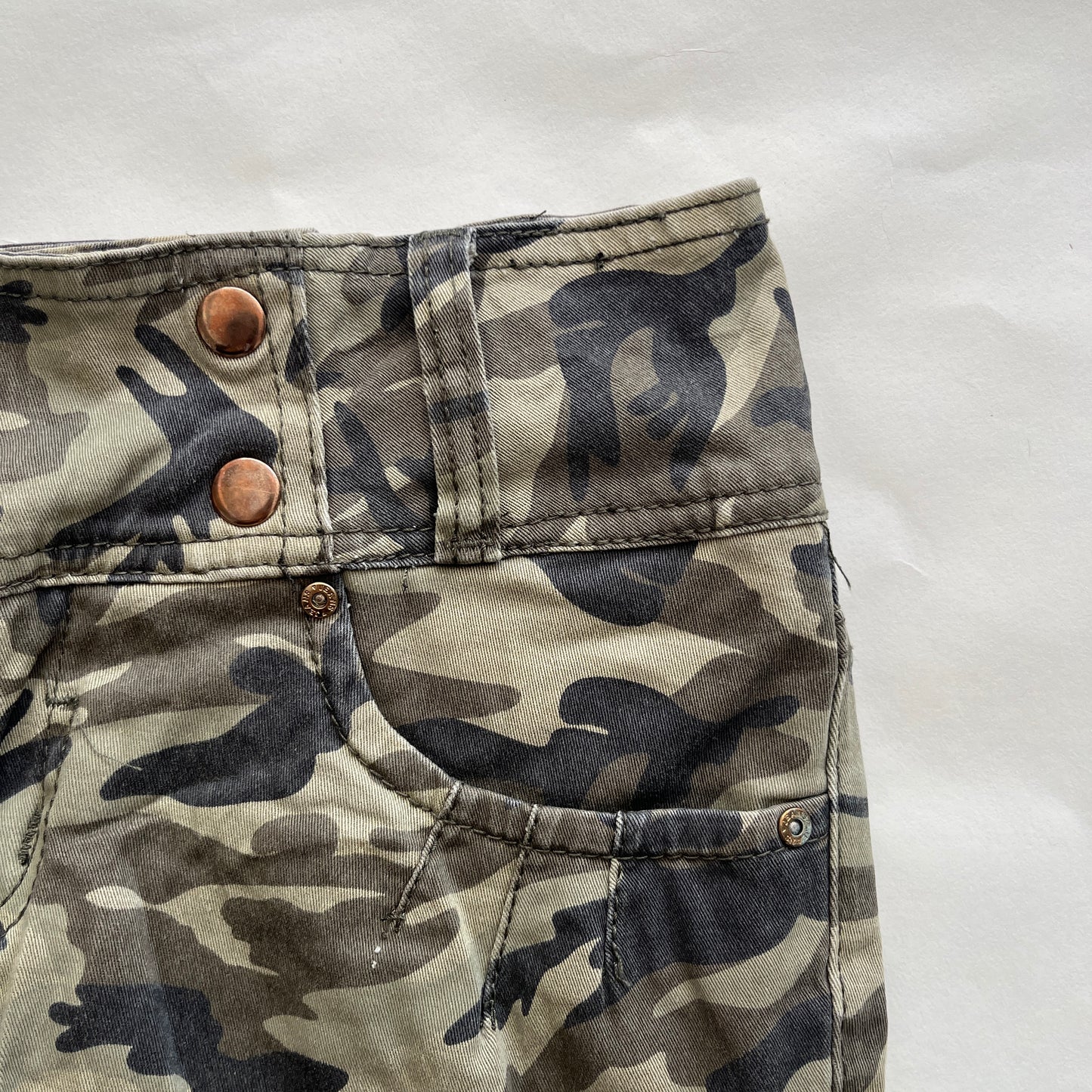 micro jupe en jean camo