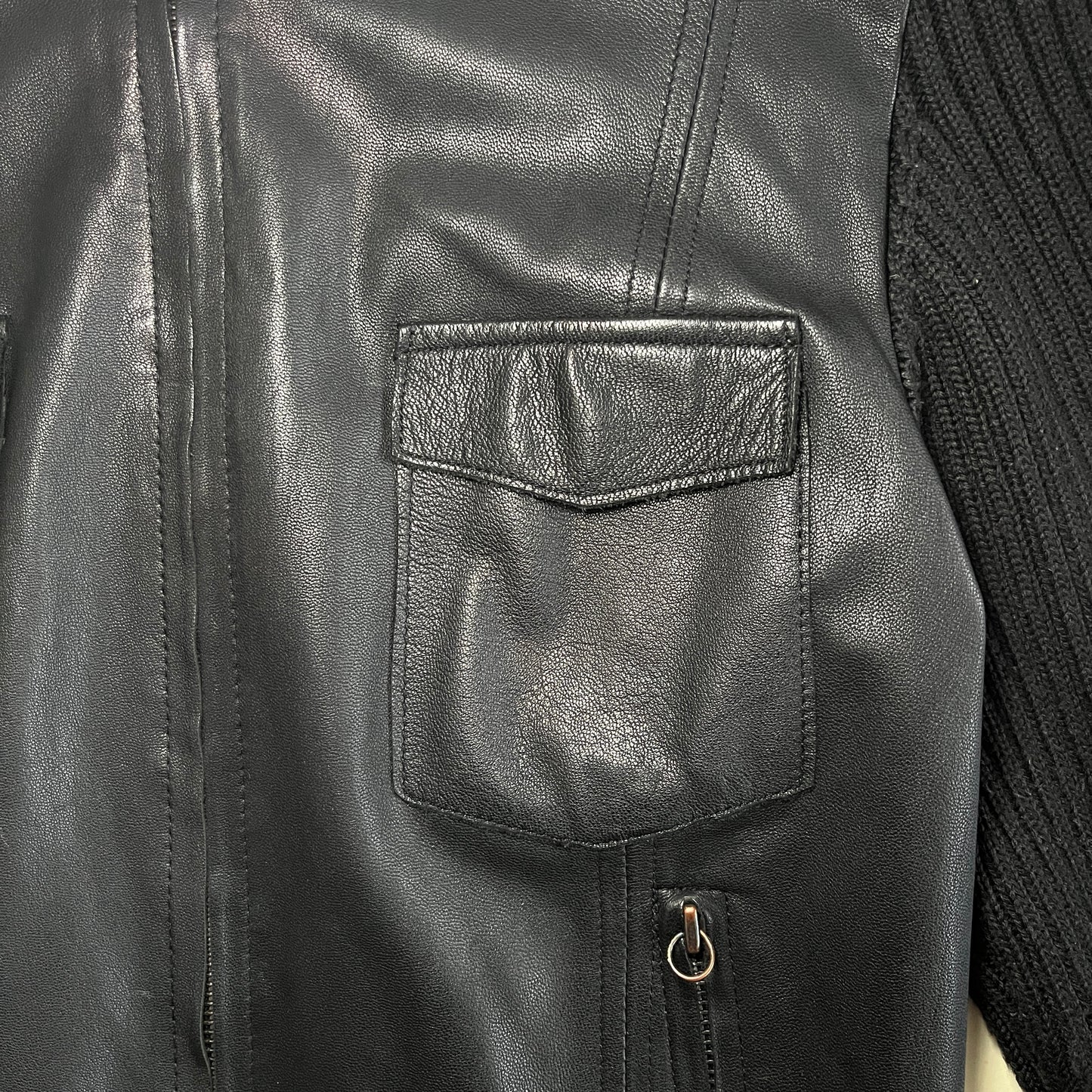 Veste en maille côtelée et cuir nappa noir