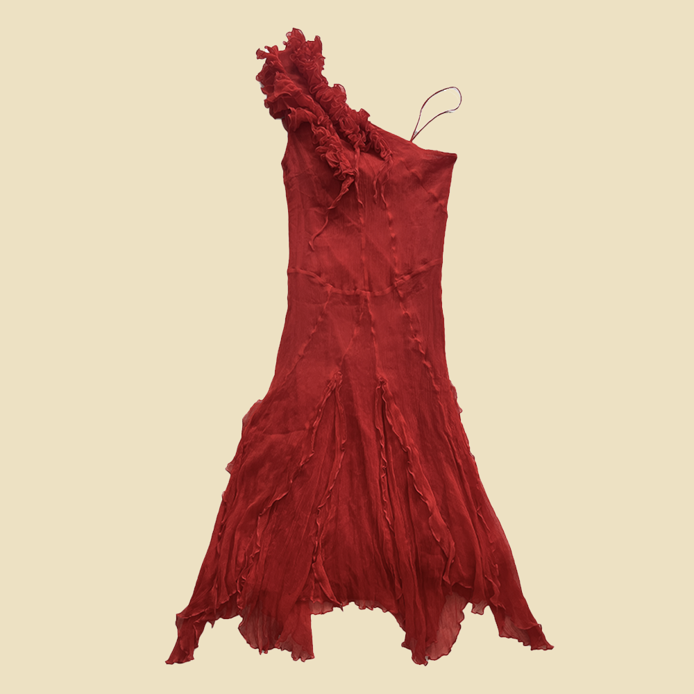 Robe rouge asymétrique