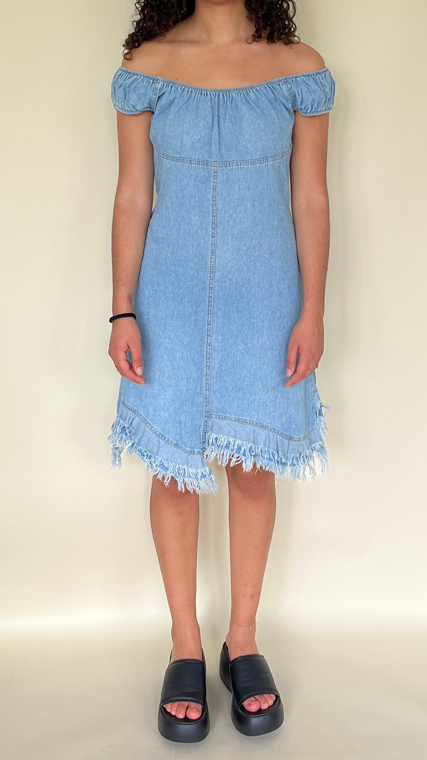 Robe en jean col bardot