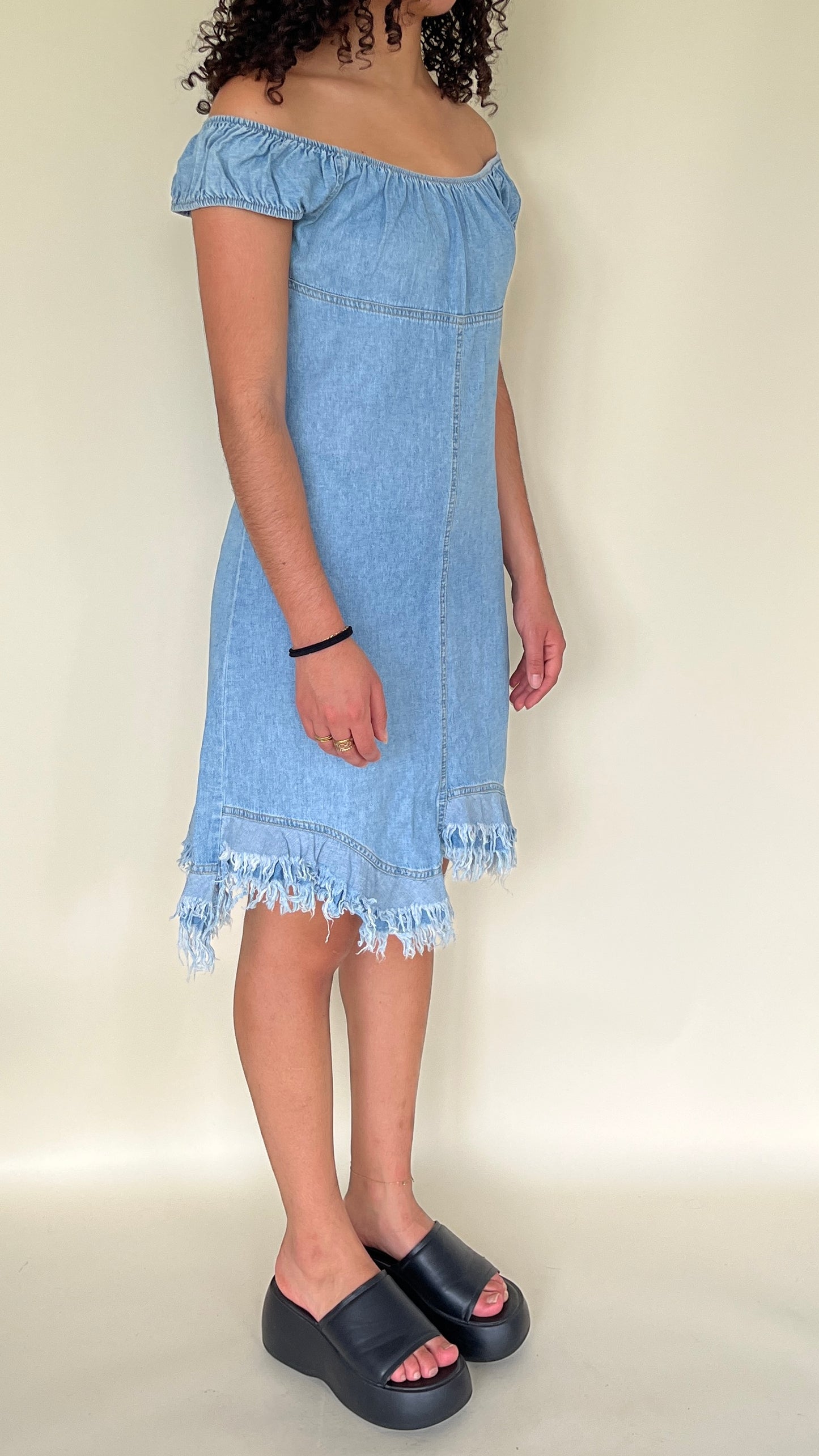 Robe en jean col bardot