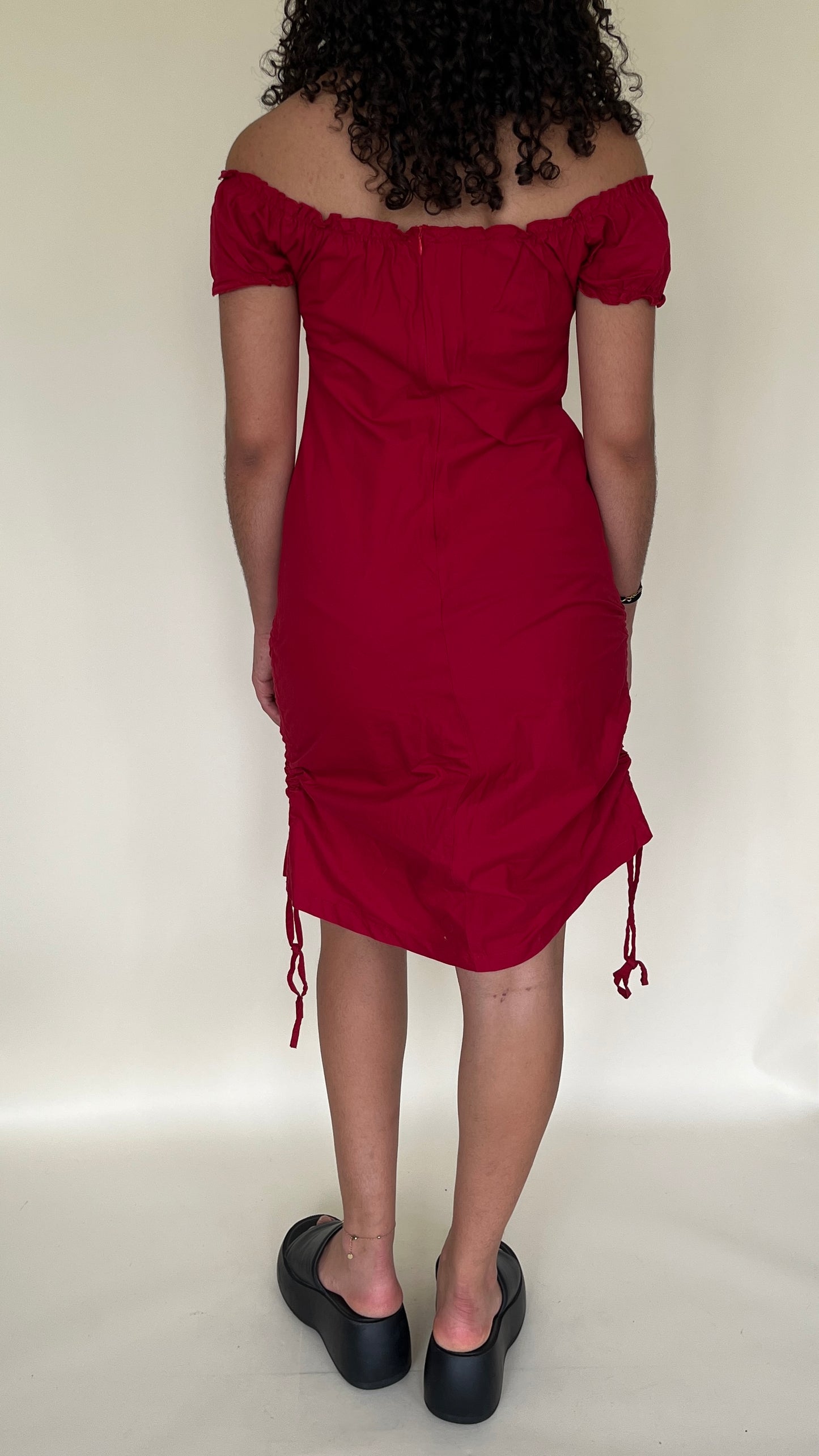 Robe rouge col bardot