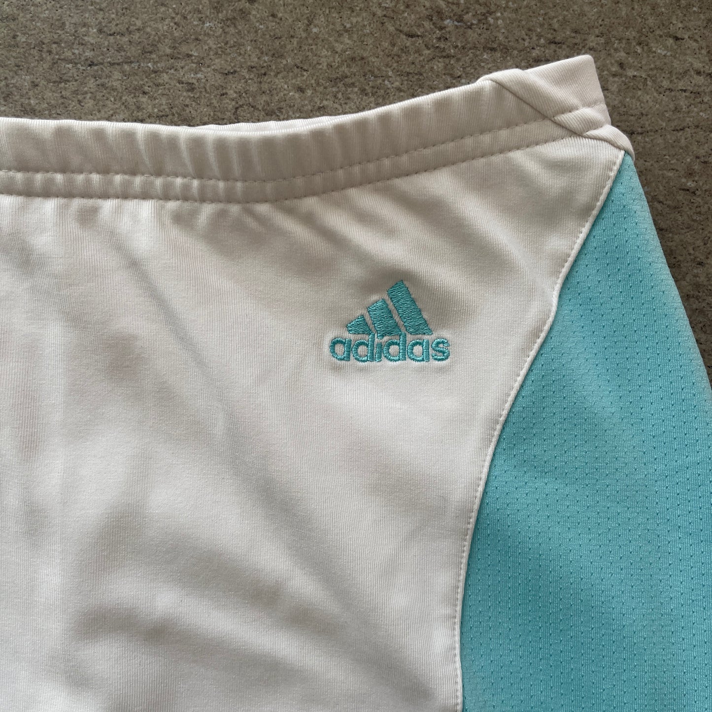 Mini jupe sport Adidas blanche et bleue