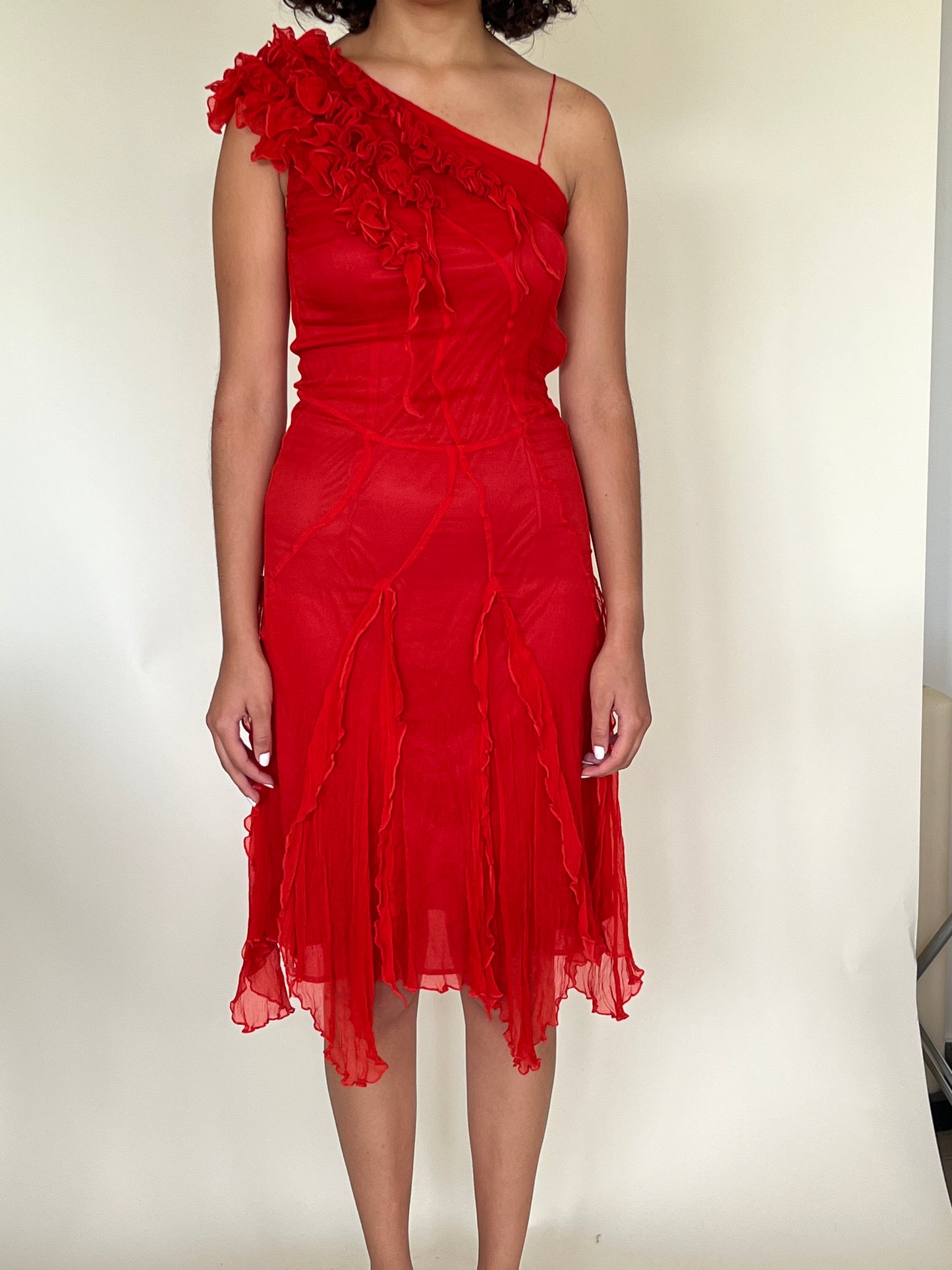 Robe rouge asymétrique