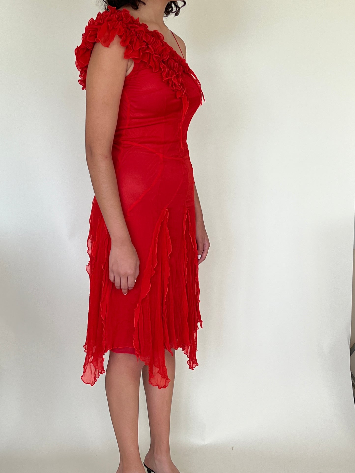 Robe rouge asymétrique