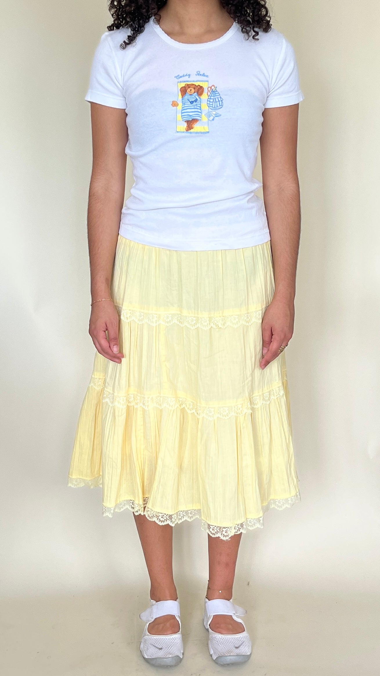 Jupe midi jaune à dentelle