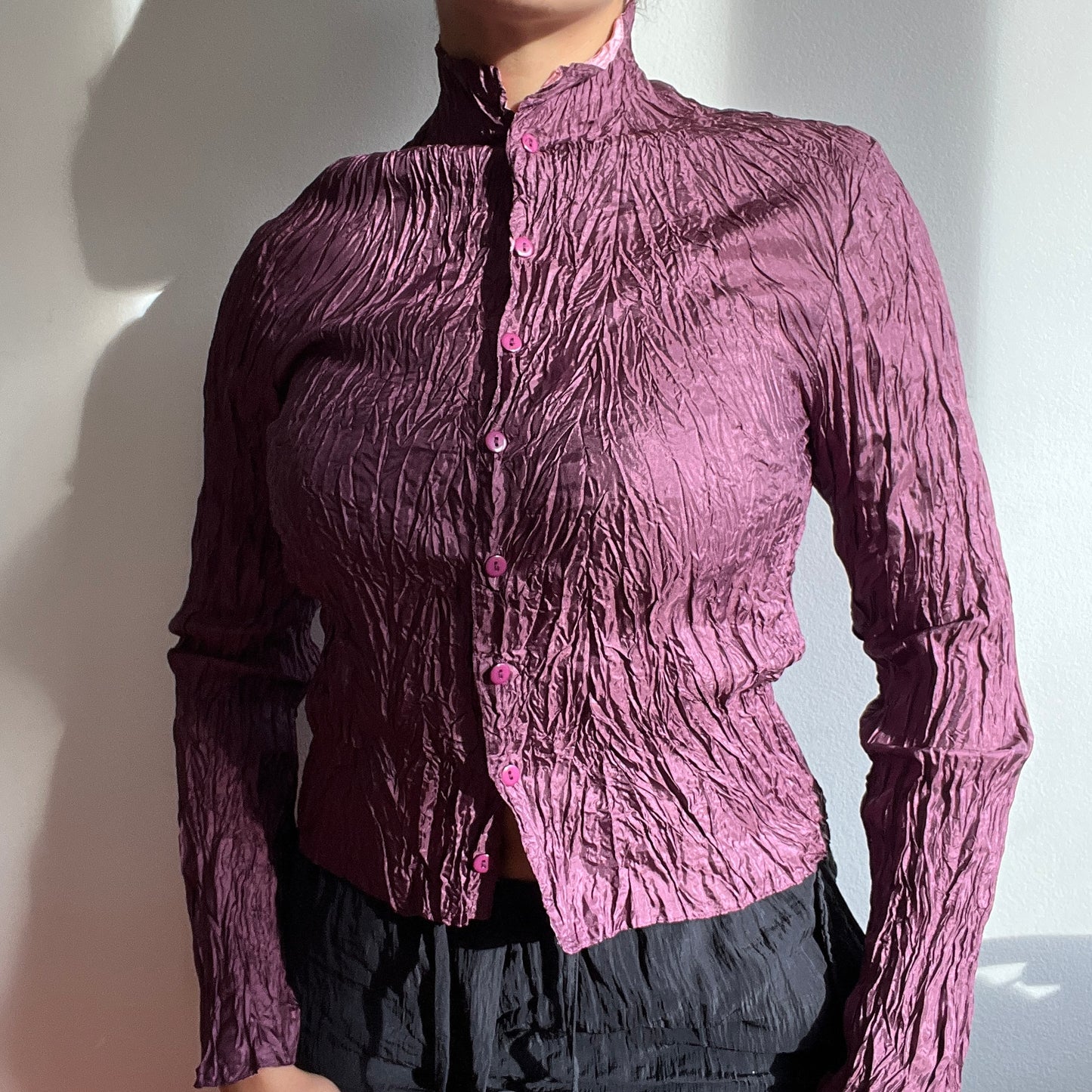 Chemise froissée satinée réversible rose et violet