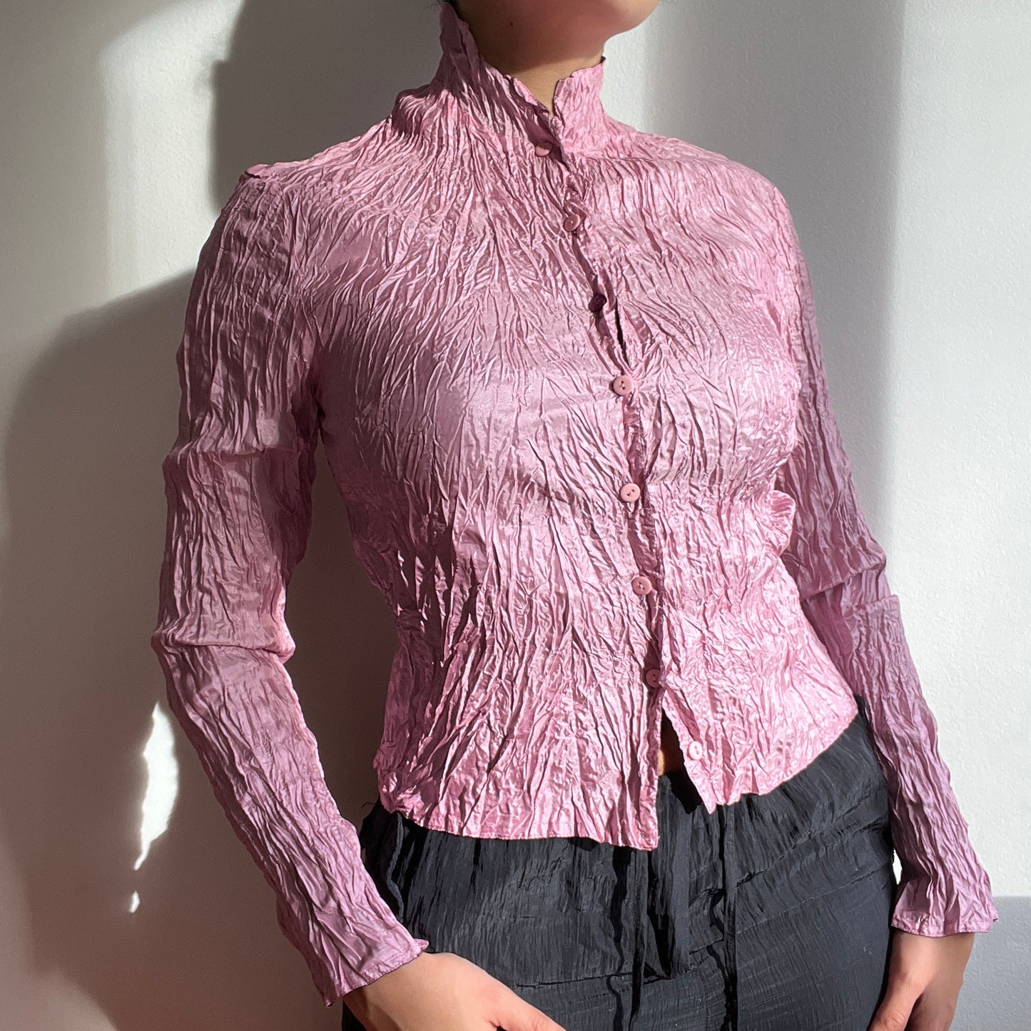 Chemise froissée satinée réversible rose et violet