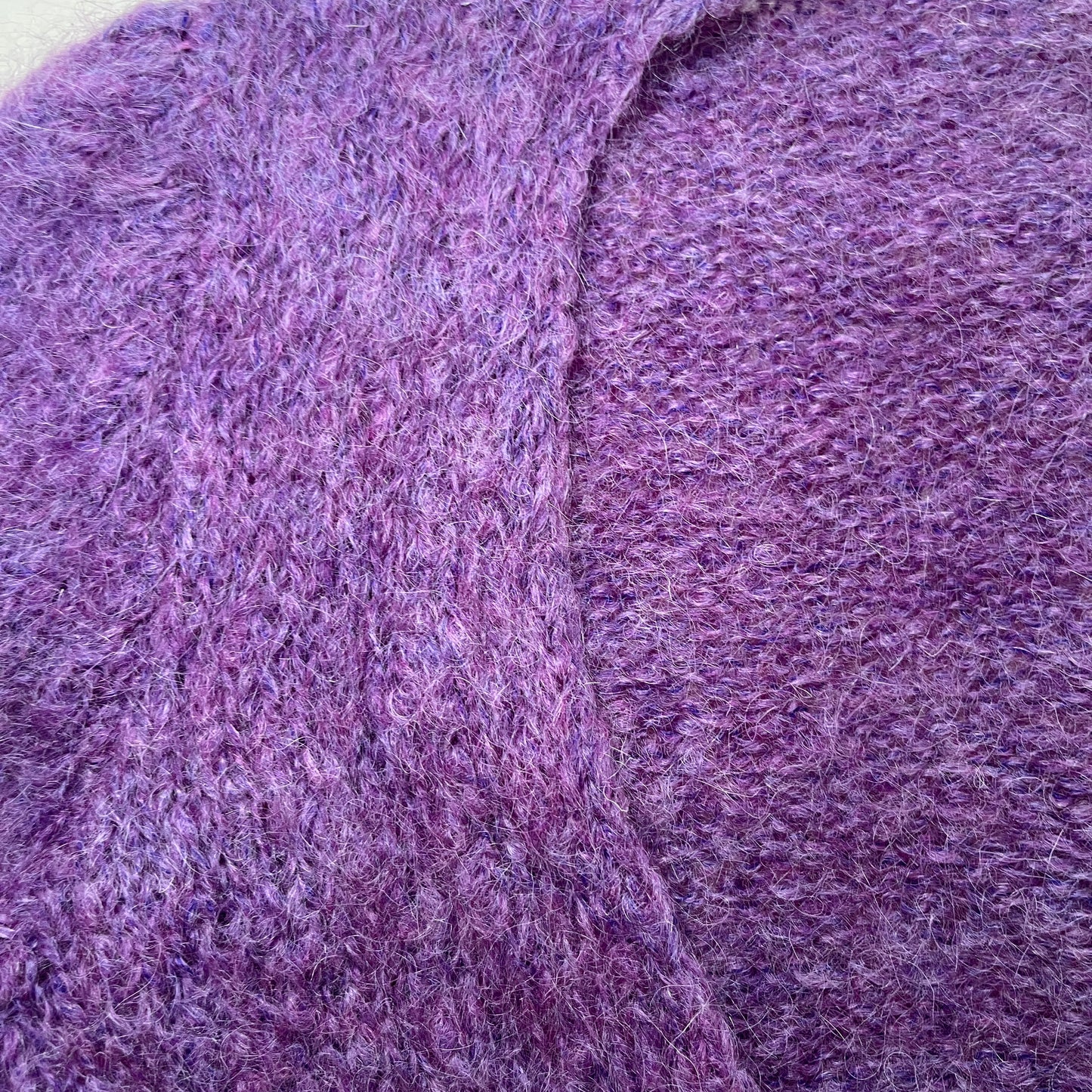 Cardigan court violet en laine