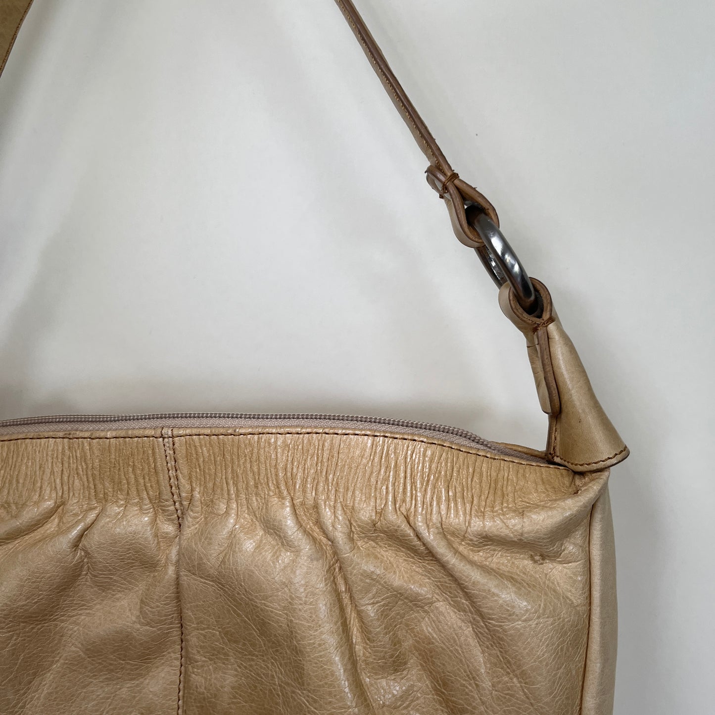 Sac hobo en cuir vanille