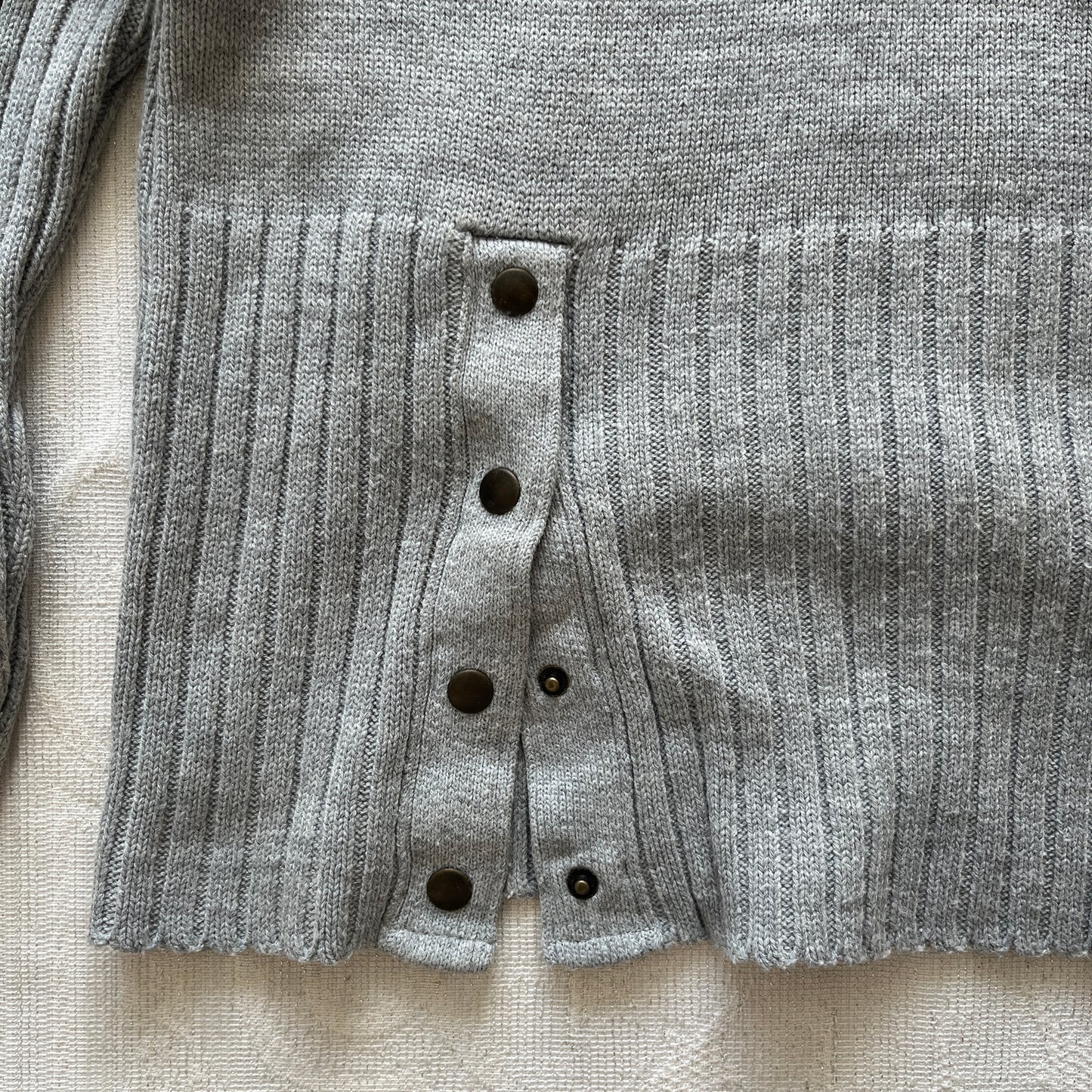 Pull col roulé côtelé modulable gris