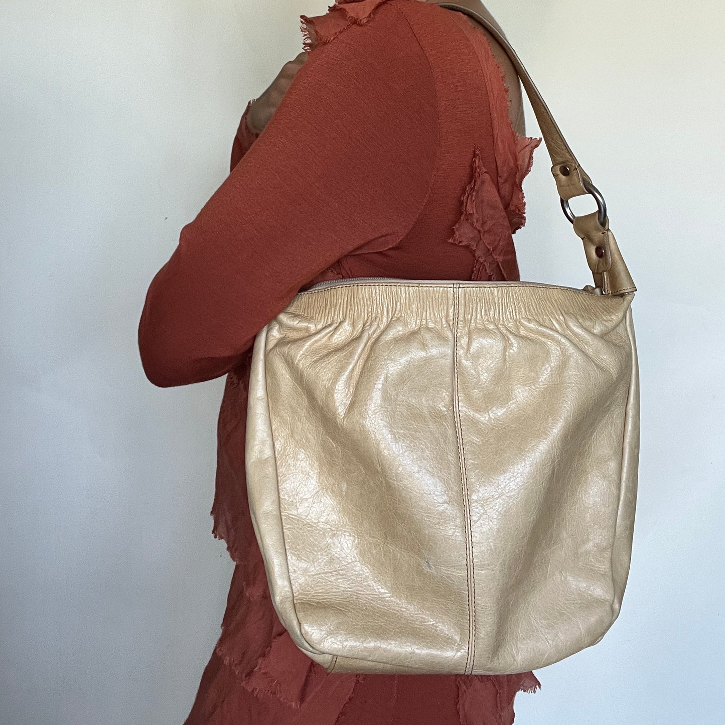 Sac hobo en cuir vanille