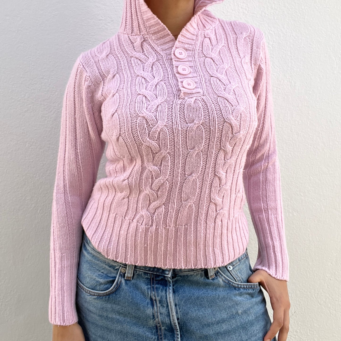 Pull tressé à capuche rose