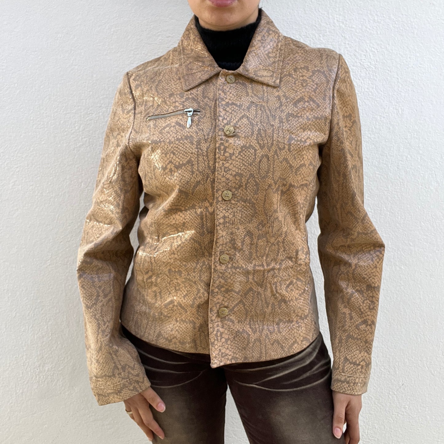 Veste en cuir beige effet python