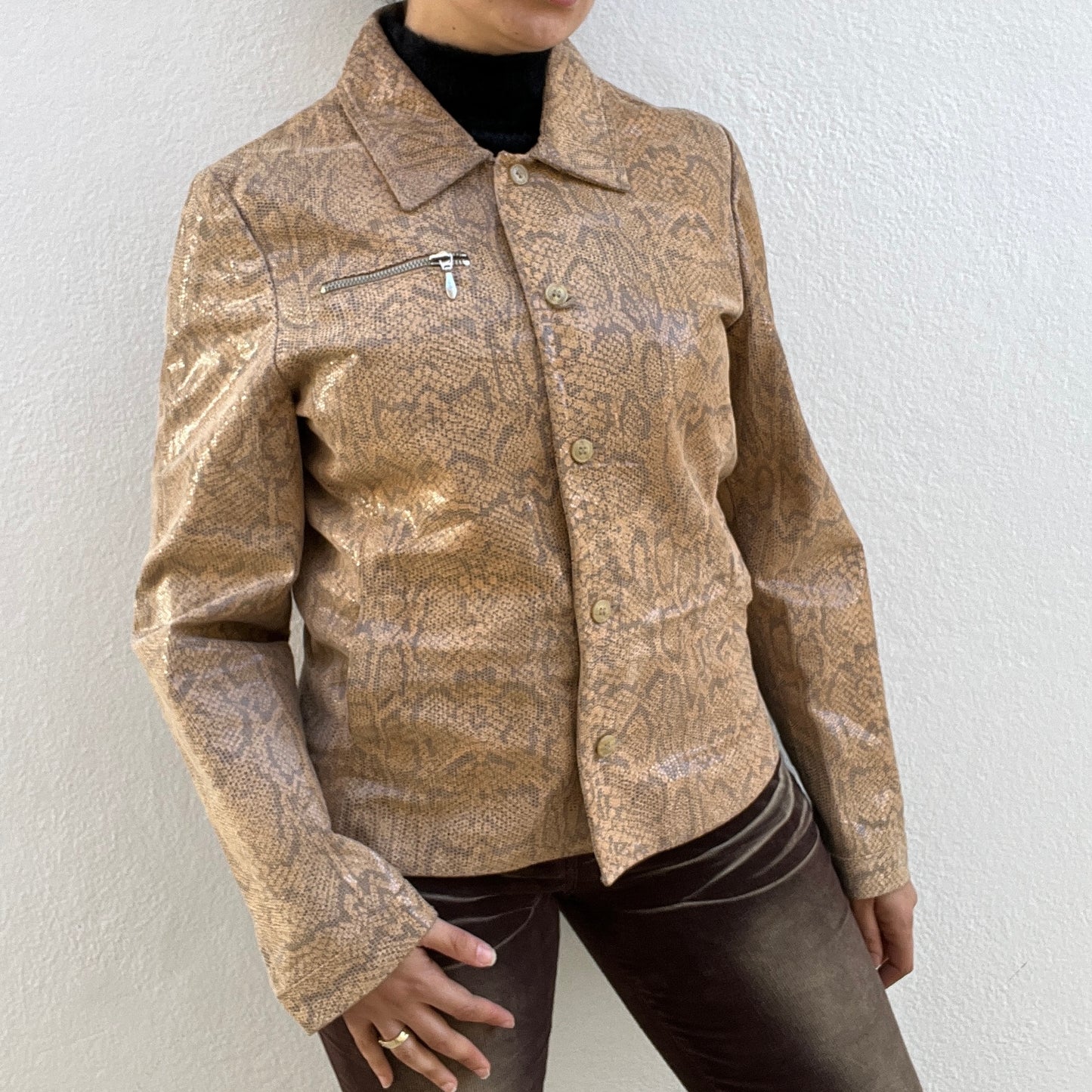 Veste en cuir beige effet python